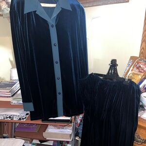 Forest green velvet button-down pant suit